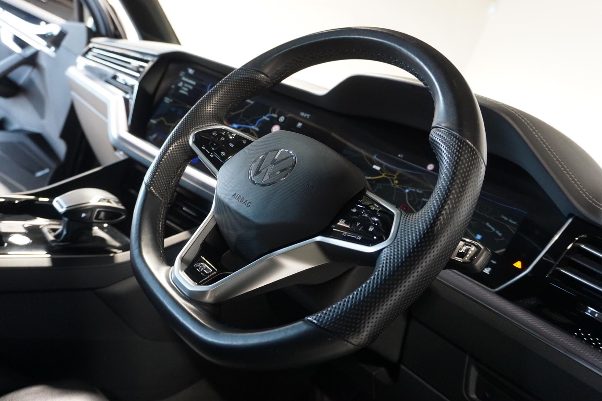 Volkswagen Touareg 3.0 TDI V6 Black Edition SUV 5dr Diesel Tiptronic 4Motion Euro 6 (s/s) (286 ps)